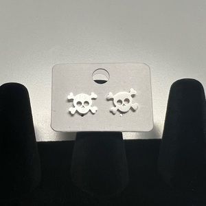 Skull Stud Earrings Silver